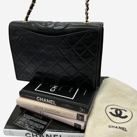 Chanel Black Lambskin Full Flap Shoulder Bag - Picture 4 of 16